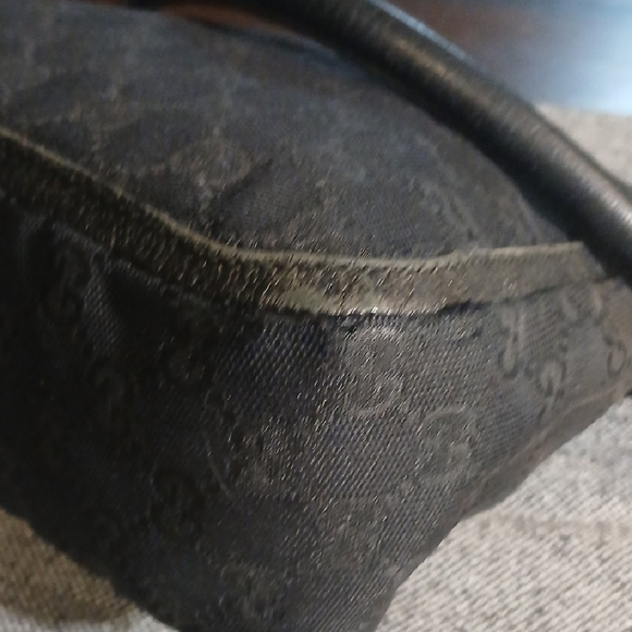 Gucci Black Monogram Shoulder Bag - Picture 10 of 16